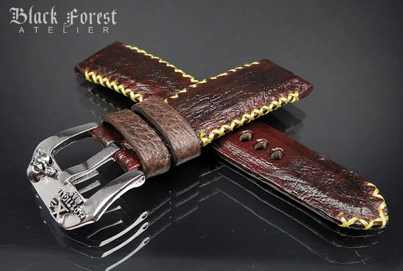 Gepolstertes handgefertigtes Uhrenarmband 24mm/22mm aus Kröten-/Froschleder mit Tribal-Naht DE463
