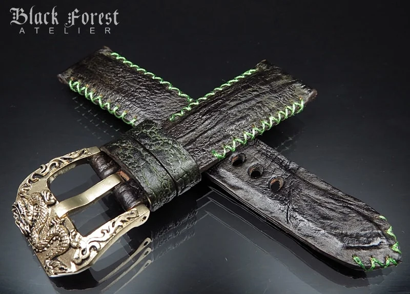 Gepolstertes handgefertigtes Uhrenarmband 24mm/22mm aus Kröten-/Froschleder mit Tribal-Naht DE465