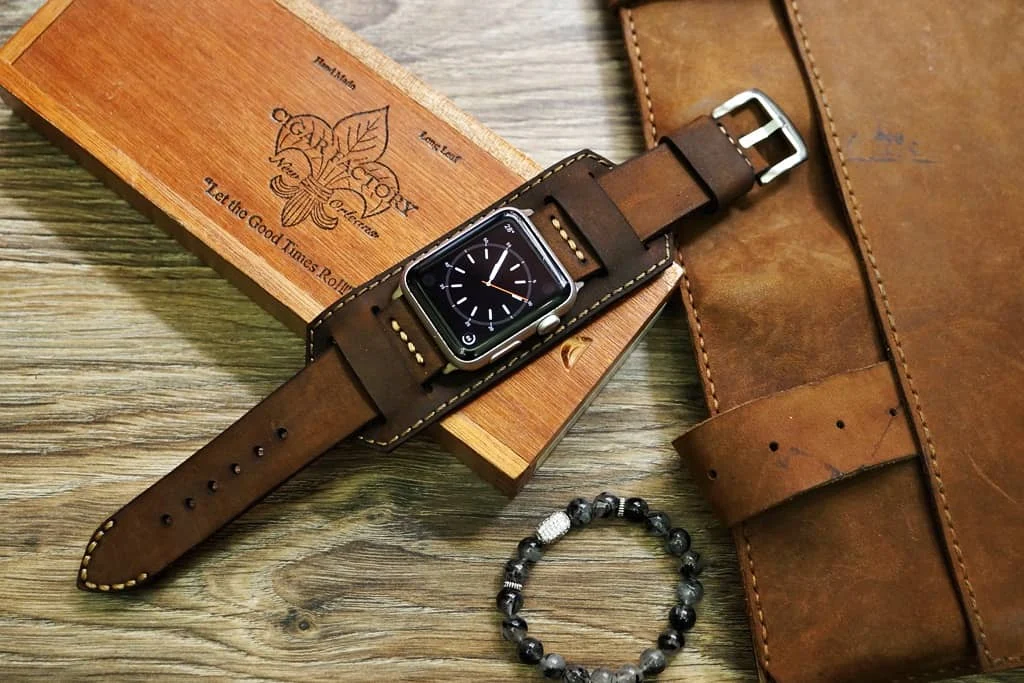 AWBF03-D5 CUFF handgefertigt Leder Cuff Band incl. Lugs Adapter für Apple Watch 1 Serie und 2 Serie (oder Apple Watch Sport) 42mm oder 38mm