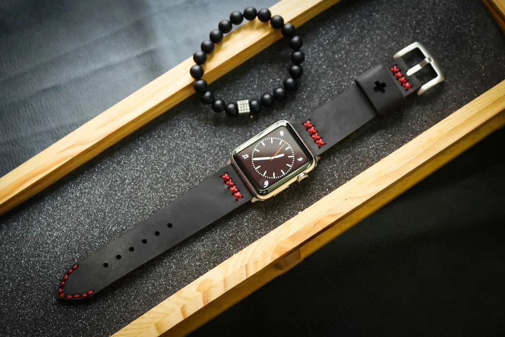 AWBF02-D123 RED handgefertigt Vintage Leder Uhrenarmband incl. Lugs Adapter für Apple Watch Serie 1 2 3 4