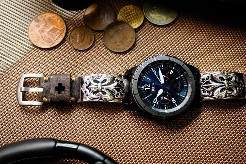 Fleur de Lis Silber Anhänger Cuff Uhrenarmband für Samsung Galaxy Watch, Watch 3, Active 1,2 Gear S2,S3/ Apple Watch , Panerai, Seiko , Rolex – Bild 2