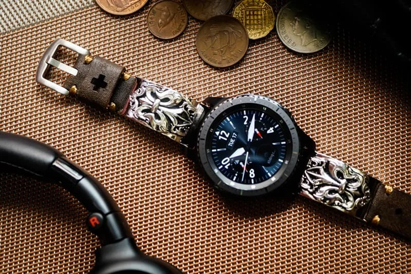 Fleur de Lis Silber Anhänger Cuff Uhrenarmband für Samsung Galaxy Watch, Watch 3, Active 1,2 Gear S2,S3/ Apple Watch , Panerai, Seiko , Rolex – Bild 3